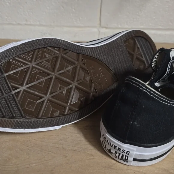 Converse Black and White Slip-On Shoes New No Tags Or Box - Picture 2 of 5